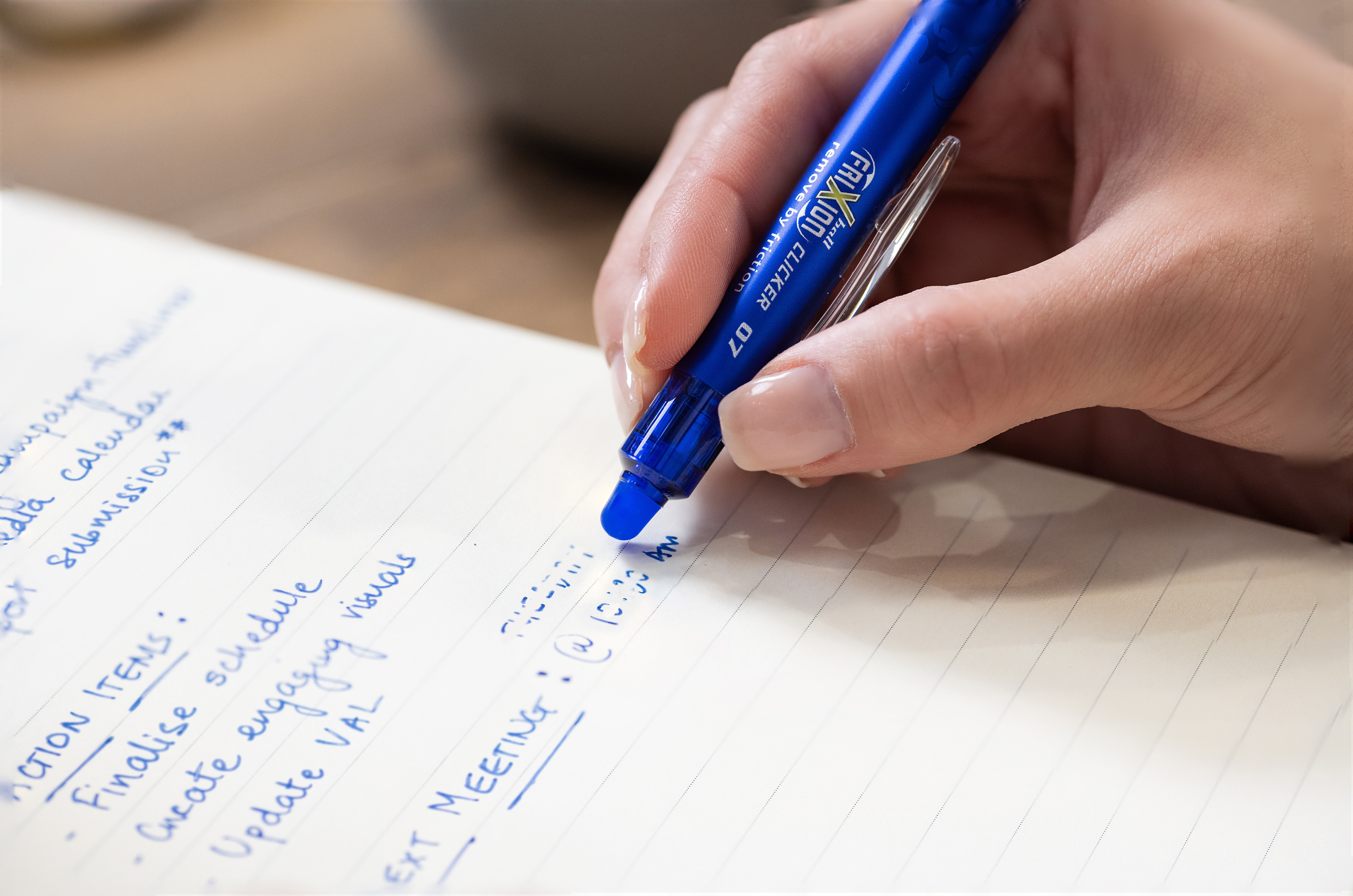 https://pilotpen.com.au/images/2.-btw-frixion-clicker-blue-erase-write-to-do-list-1.jpg?utm_source=chatgpt.com
