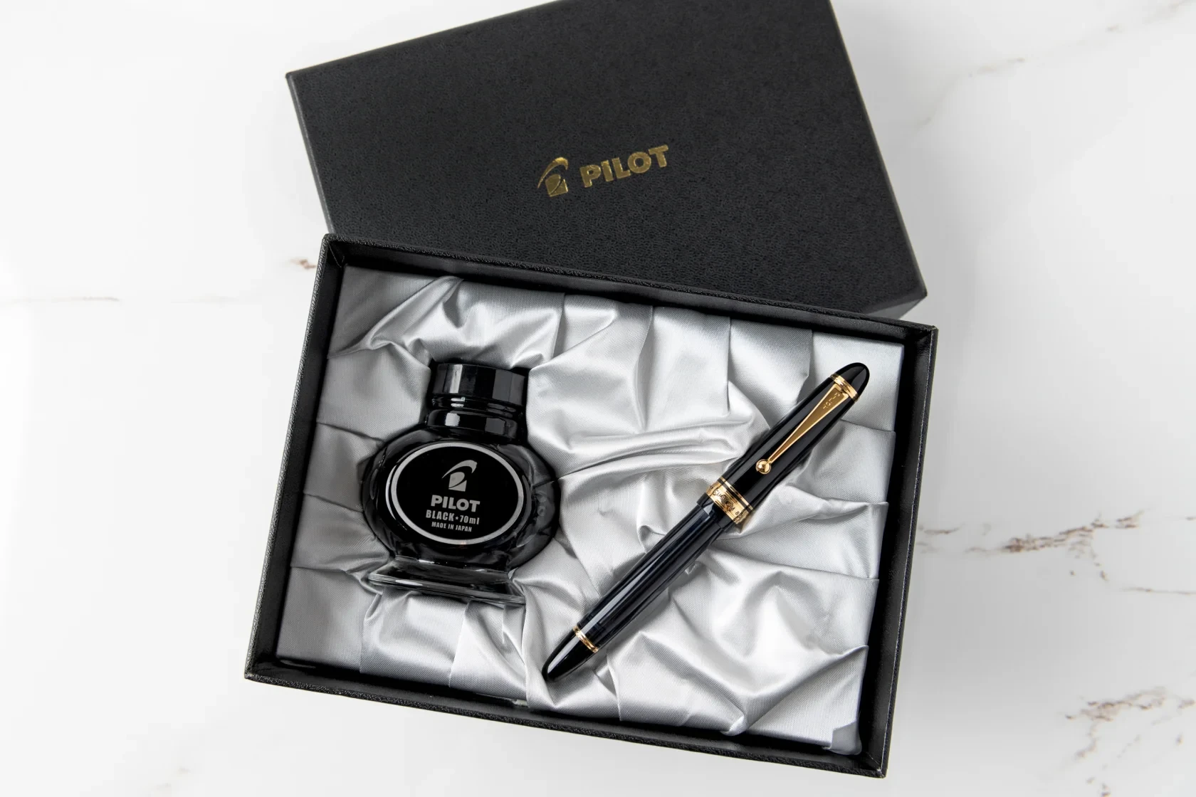 PILOT CUSTOM 845 Pen in an elegant gift box with PILOT Signature Fountain Pen Ink in Black. 