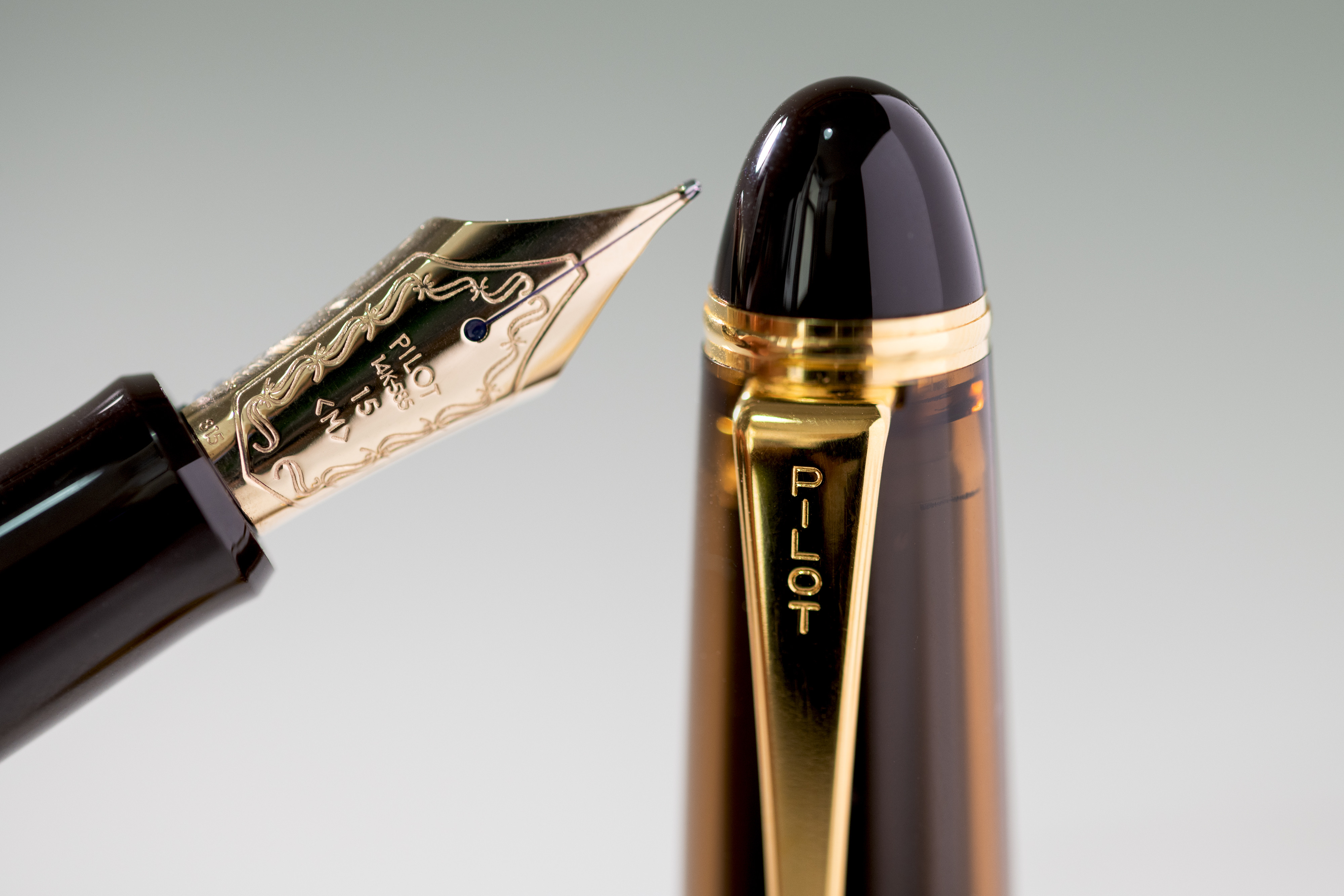 Close up of the PILOT CUSTOM 823 nib and top of the luxury fountain pen