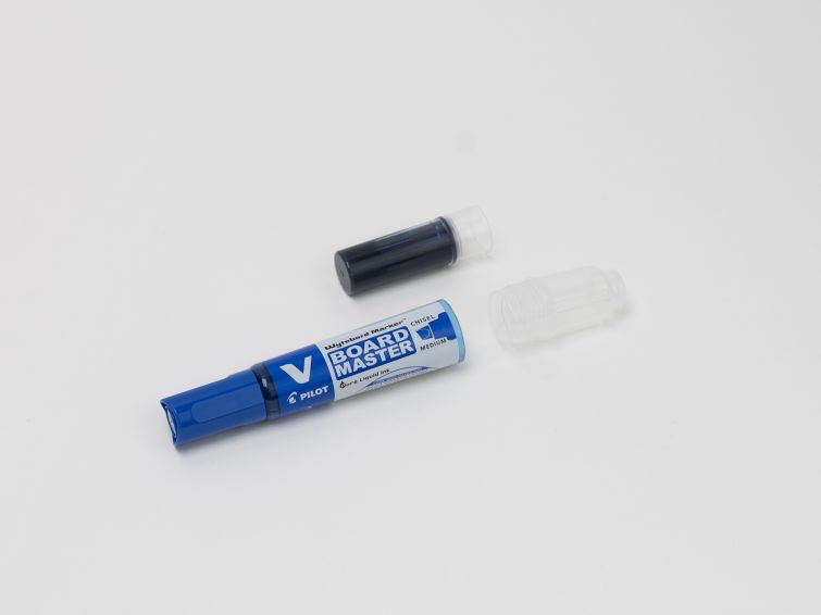 Refillable blue Pilot V Board Master whiteboard marker with a replaceable ink cartridge, demonstrating an eco-friendly and cost-saving solution.